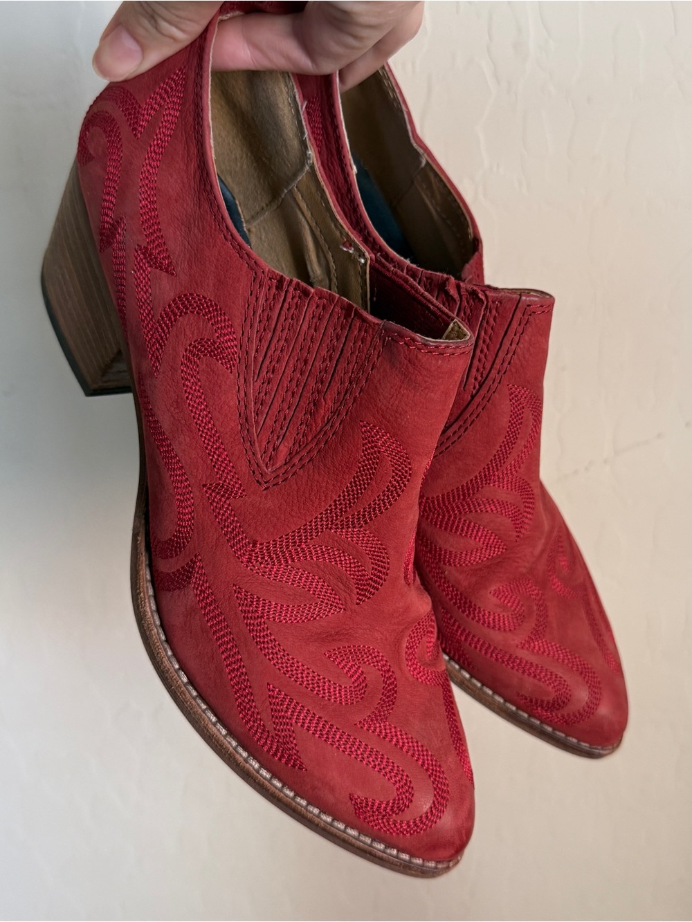 Dolce Vita Women's Red Suede Block Heel Booties Embroidered Western Cowgirl 9 - Picture 7 of 7